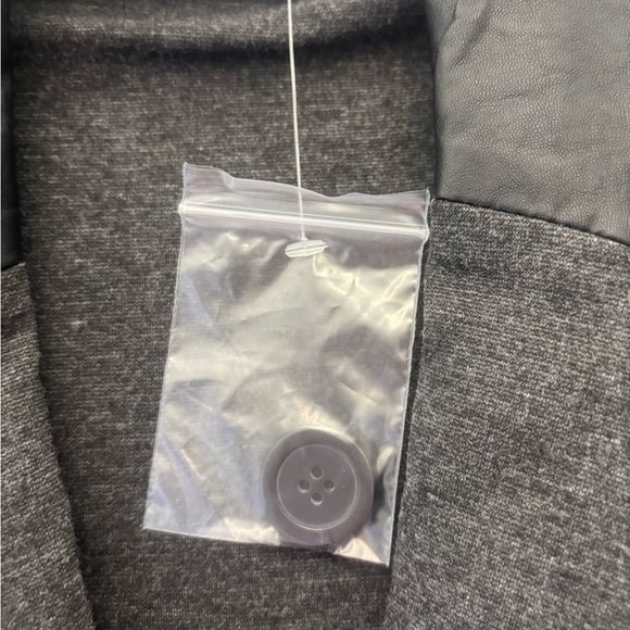 Susan Graver Grey Women's Blazer Size 8 NWT - Picture 3 of 5